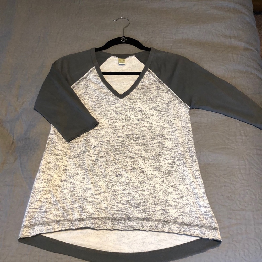 Grey 3/4 sleeve tee shirt